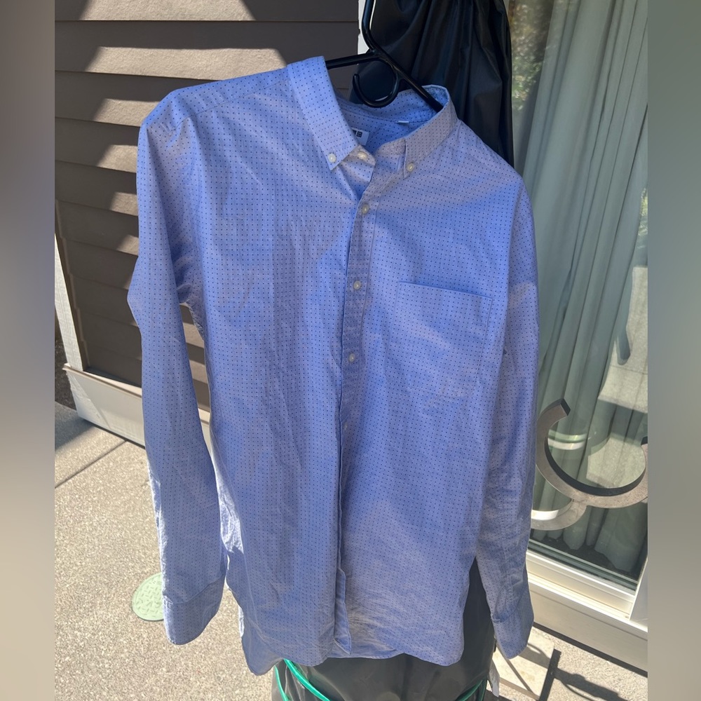 Uniqlo medium light blue polka dot dress shirt